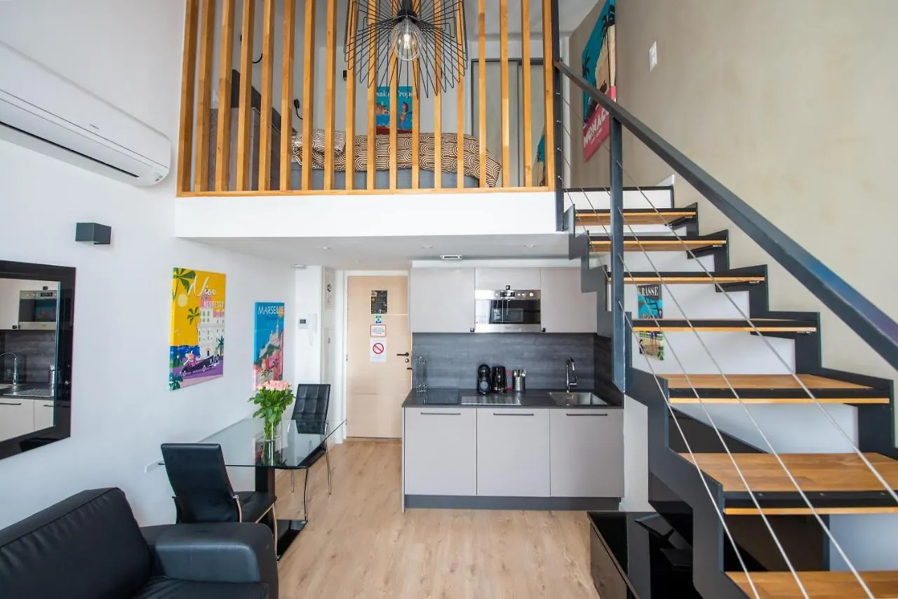 Central Lamartine Flat - Brand New location