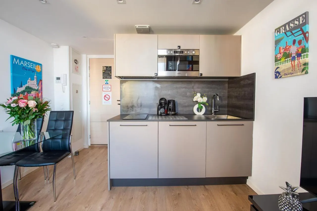 Central Lamartine Flat - Brand New Nice